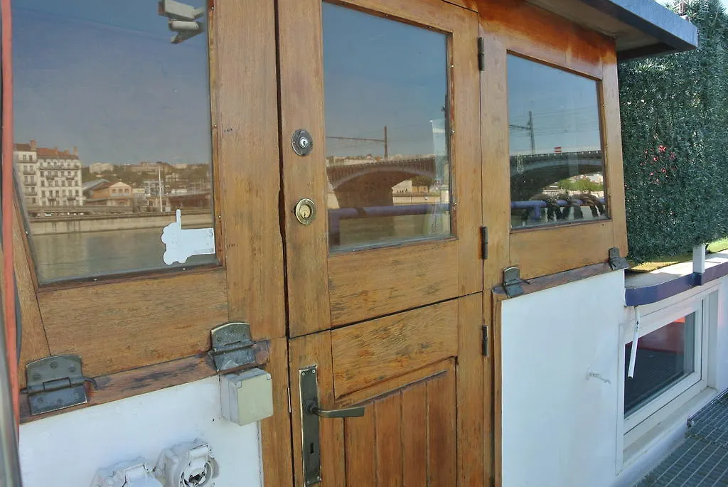 里昂 La Peniche Sur La Saone酒店